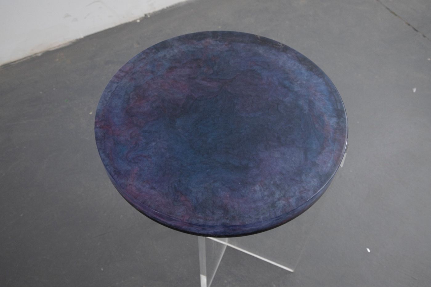 Round epoxy resin table