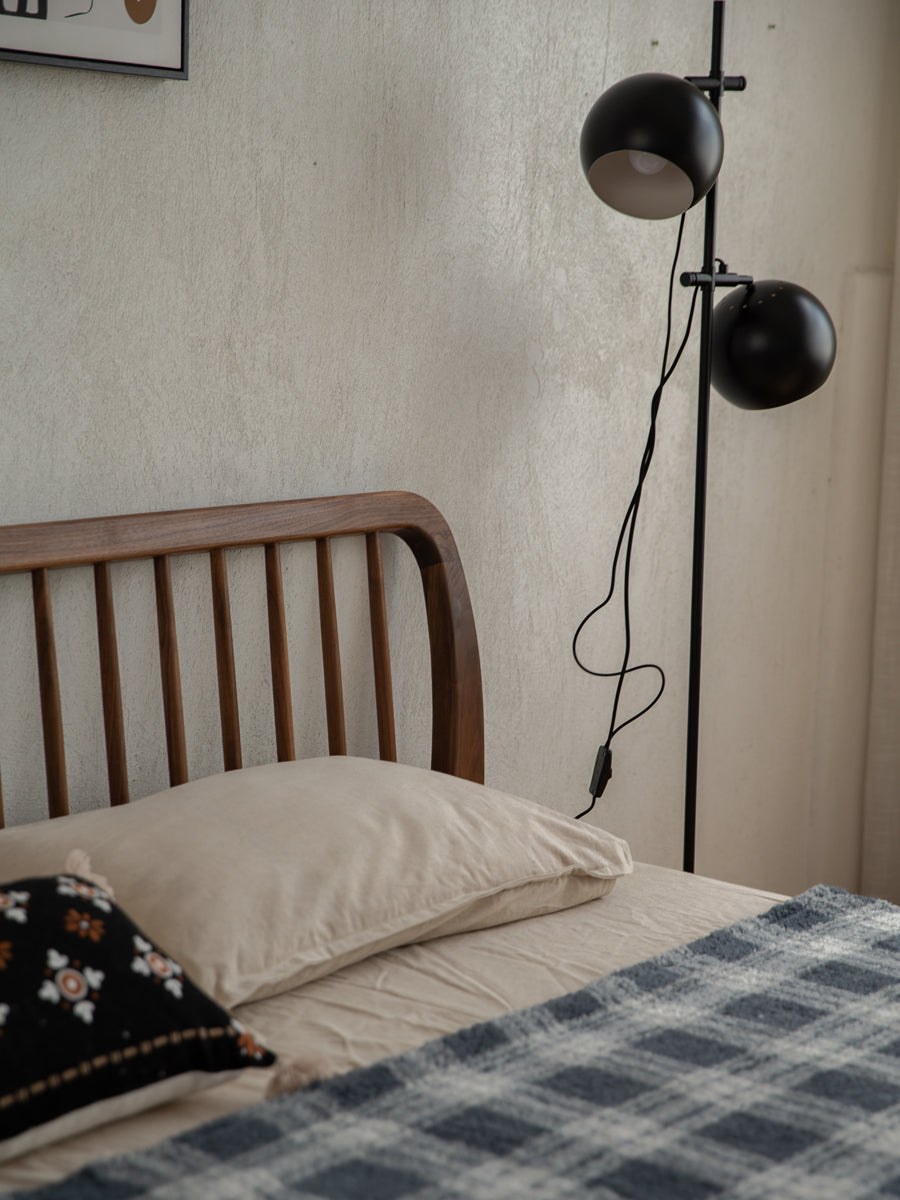 إطار سرير من خشب الجوز في منتصف القرن، سرير من خشب الجوز الحديث في منتصف القرن