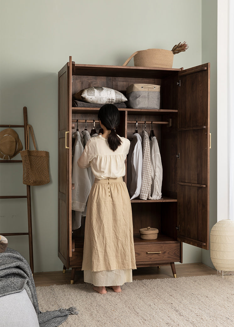 Modern garderob i valnöt, garderob i valnöt från mitten av århundradet, modern garderob