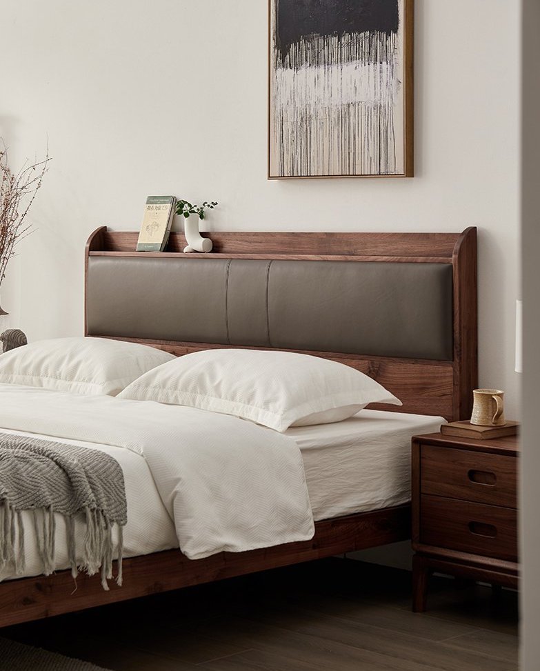 ウォールナット無垢材と革製ベッドフレーム、革製ベッド無垢材