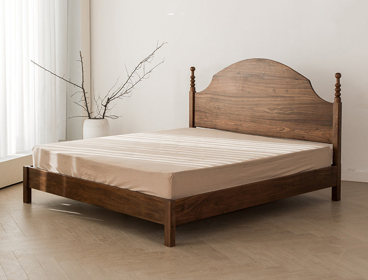 Modernes Bett aus Walnussholz aus der Mitte des Jahrhunderts