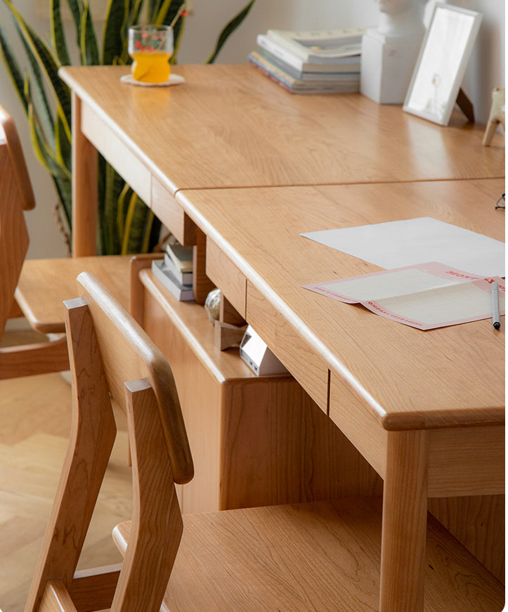 Doppelter langer Schreibtisch aus Kirschholz mit Bücherregal, massiver langer Schreibtisch aus Kirschbaumholz