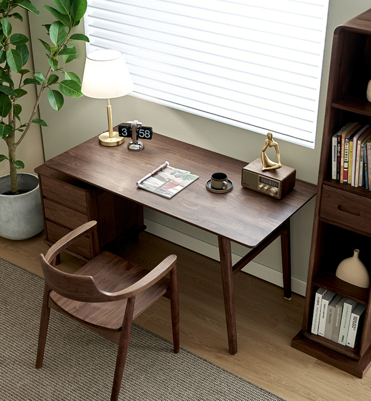 Solide skriveborde i valnød med lille skuffe, skrivebord i valnød, sort valnød