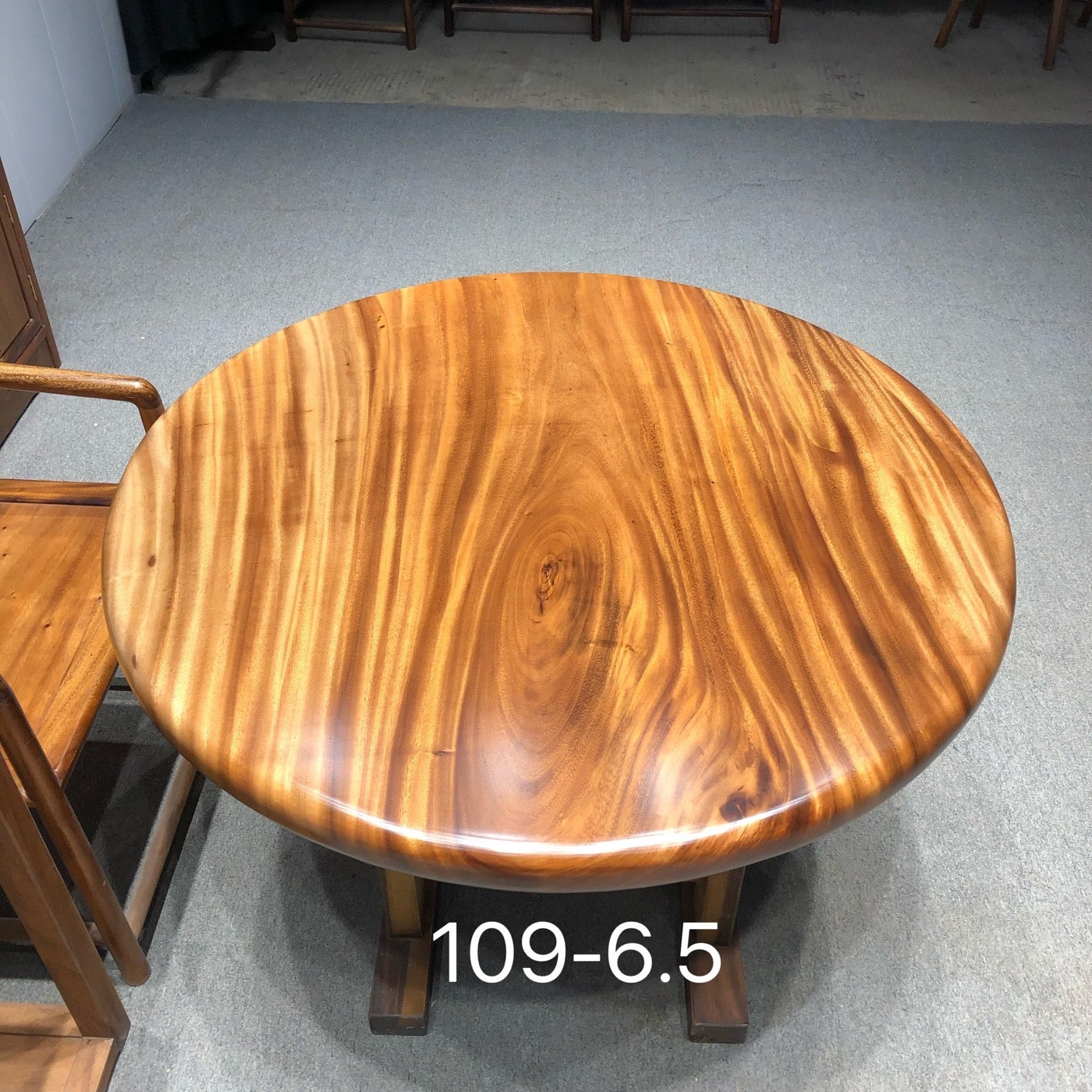 table ronde en direct, table à manger ronde en bois, table en bois d'une seule pièce