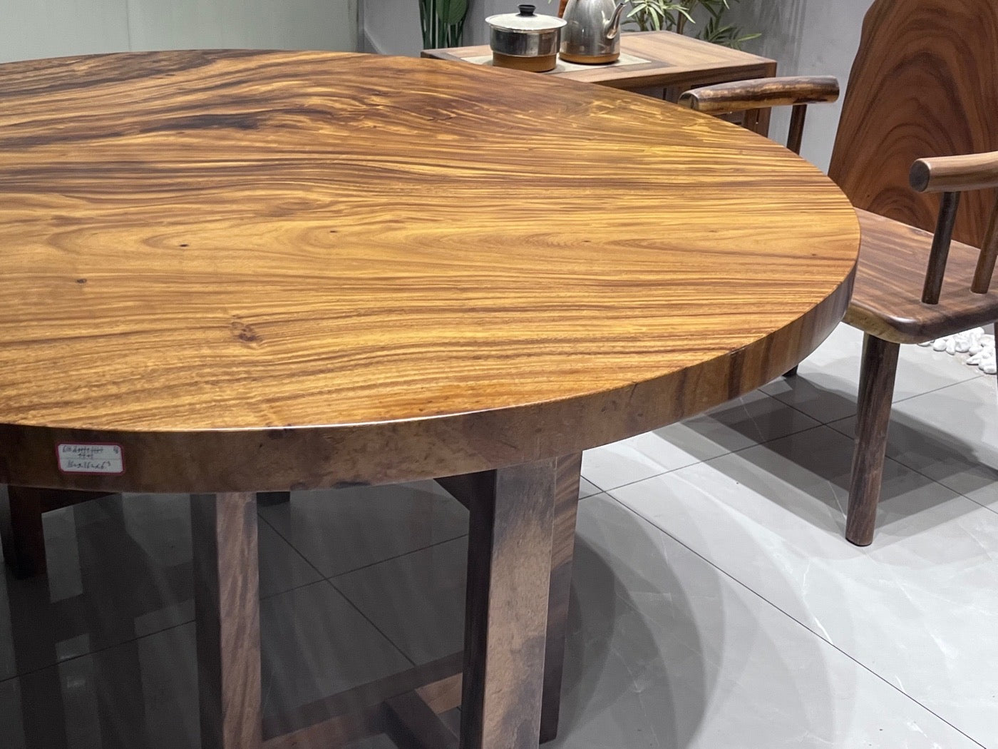 table ronde en bois moderne Monkey pod, table basse ronde en bois