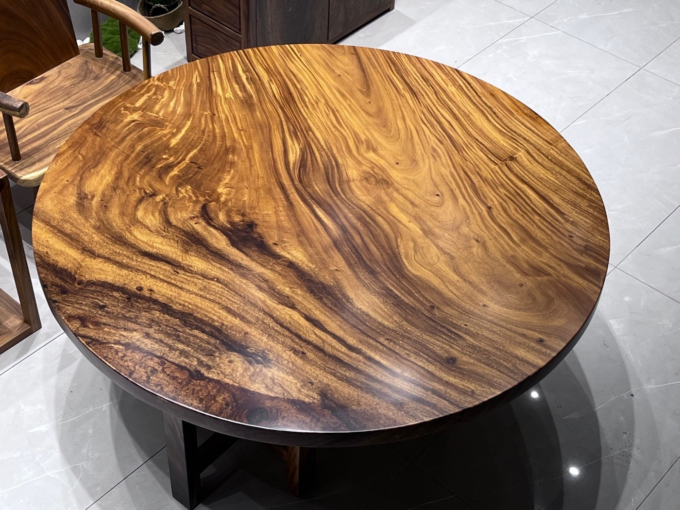 moderno tavolo rotondo in legno Monkey pod, tavolino rotondo in legno