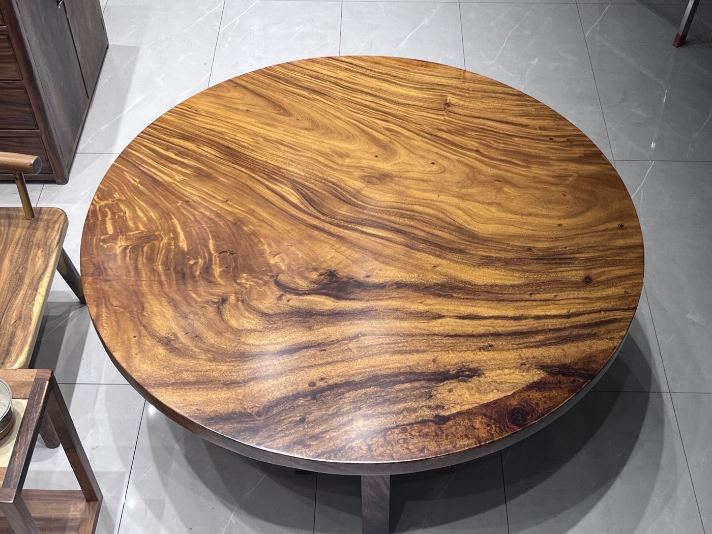moderno tavolo rotondo in legno Monkey pod, tavolino rotondo in legno