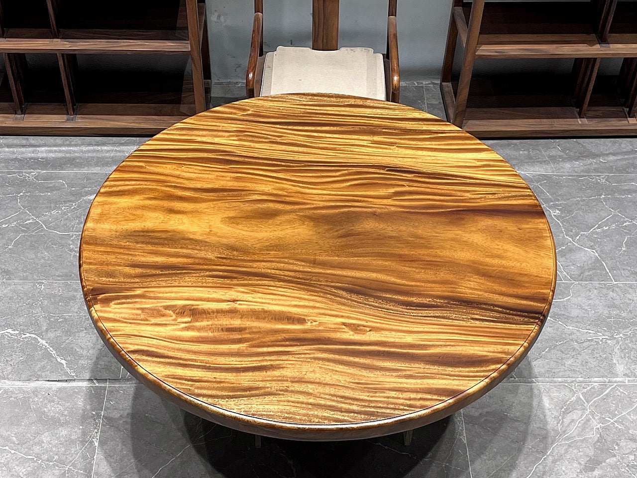 runder Esstisch aus Holz, runder Esstisch aus Holz, runder Esstisch aus Naturholz
