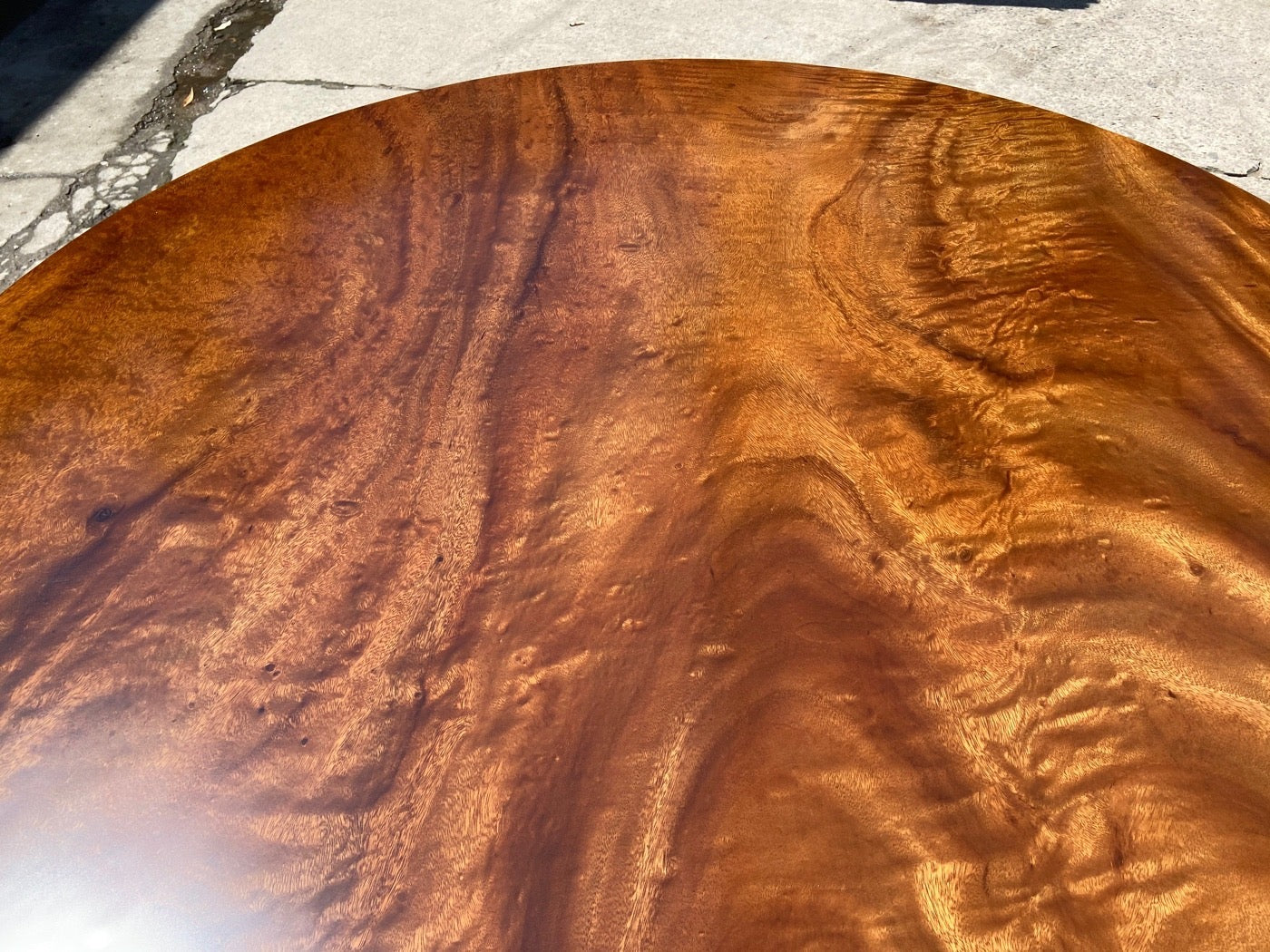 Runder Tisch aus Holz, runde Tischplatte aus unlackiertem Holz