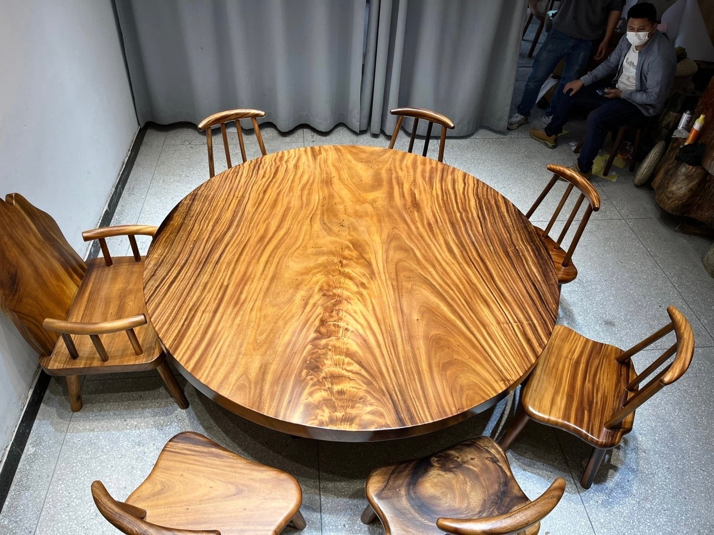 71" stort rundt bord i træ, rundt bord i massivt træ, rundt bord i træ, stort rundt bord i træ