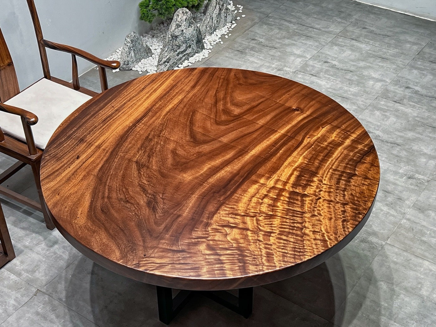Runder Tisch aus dunklem Holz, runder Tisch aus antikem Holz, runde Tischplatten aus massivem Holz, runder Tisch aus Kirschholz
