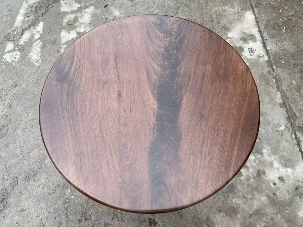 ブラックウォールナット無垢材丸テーブル、一枚板丸テーブル、木製丸テーブルと椅子
