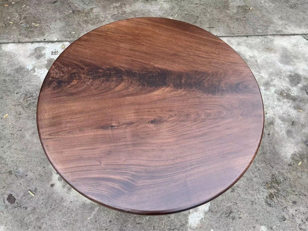 ブラックウォールナット無垢材丸テーブル、一枚板丸テーブル、木製丸テーブルと椅子