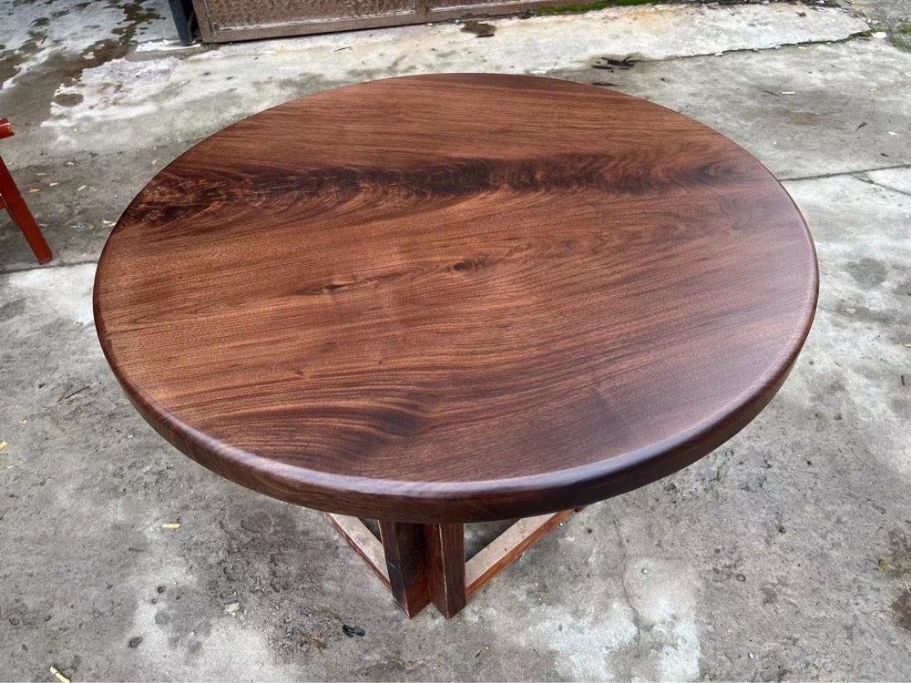 Solid svart valnöt runt bord, ett stycke trä runt bord, trä runt bord och stolar
