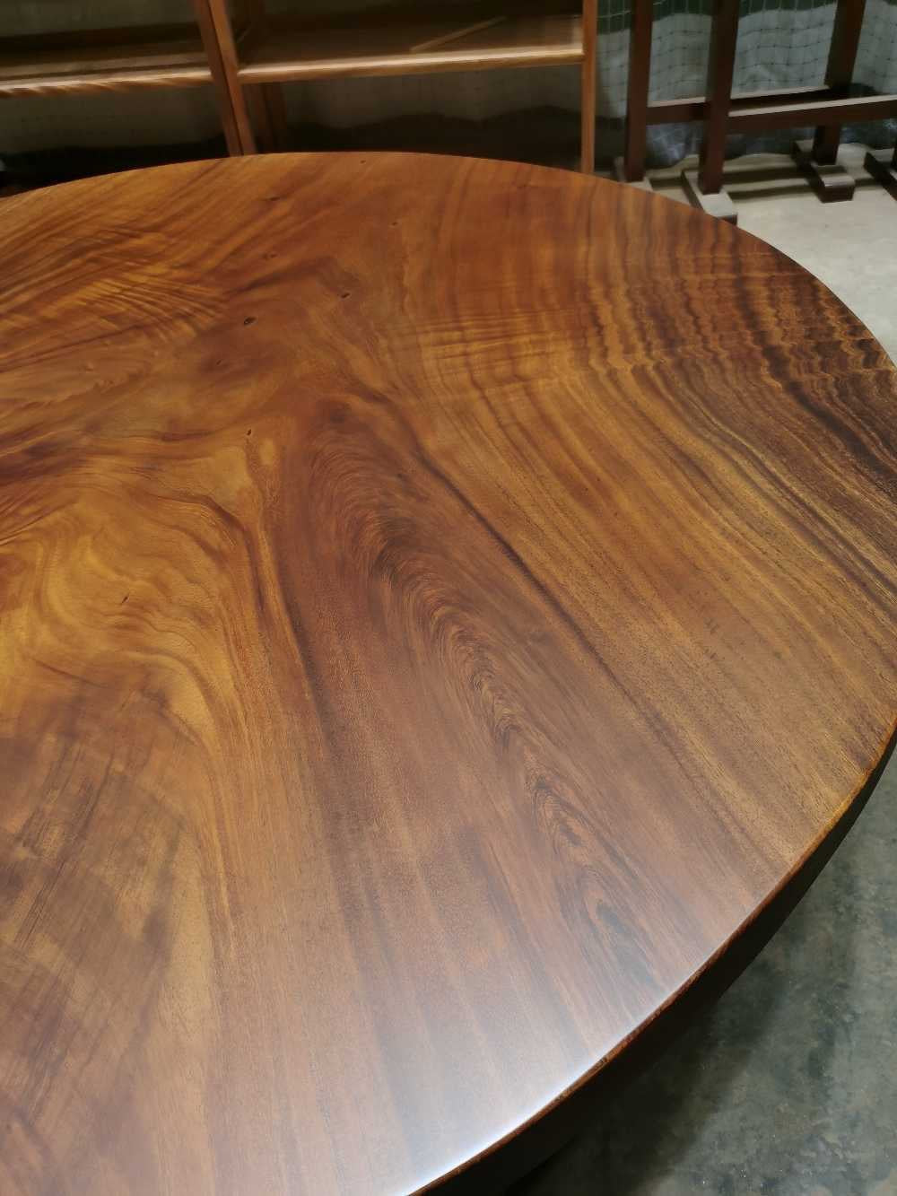 طاولة مستديرة من الخشب العتيق، طاولة مستديرة من الخشب الخام، أسطح طاولة مستديرة من الخشب الصلب