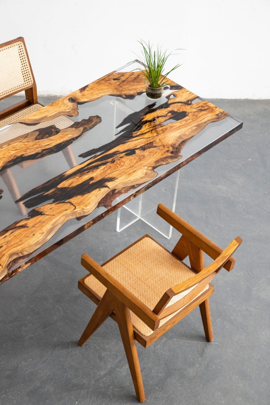 Table de rivière Live Edge en bois d’olivier époxy, table époxy en bois d’olivier, table en résine de bois d’olivier