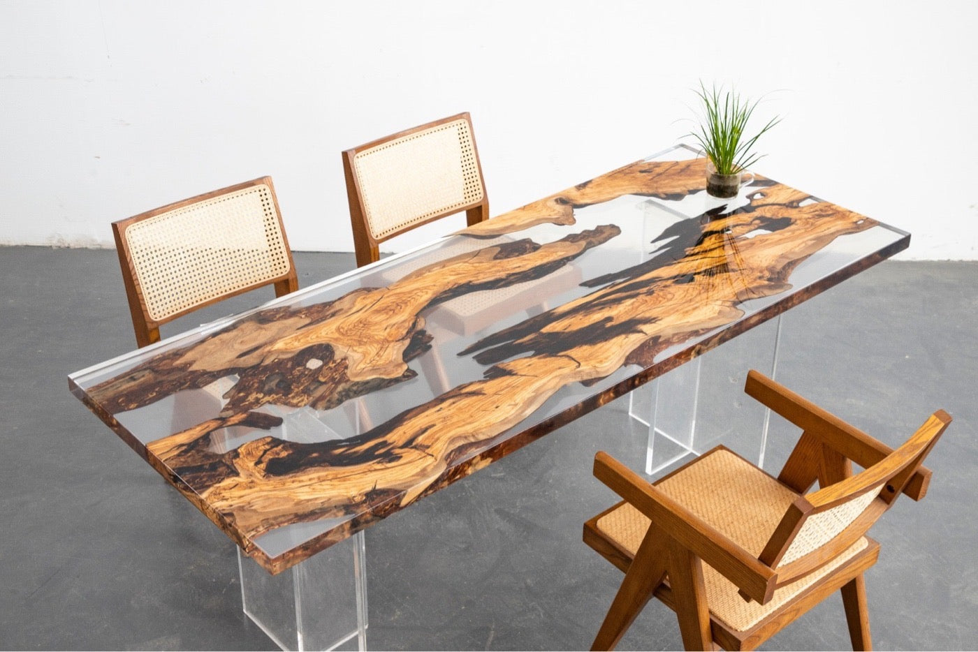 Table de rivière Live Edge en bois d’olivier époxy, table époxy en bois d’olivier, table en résine de bois d’olivier