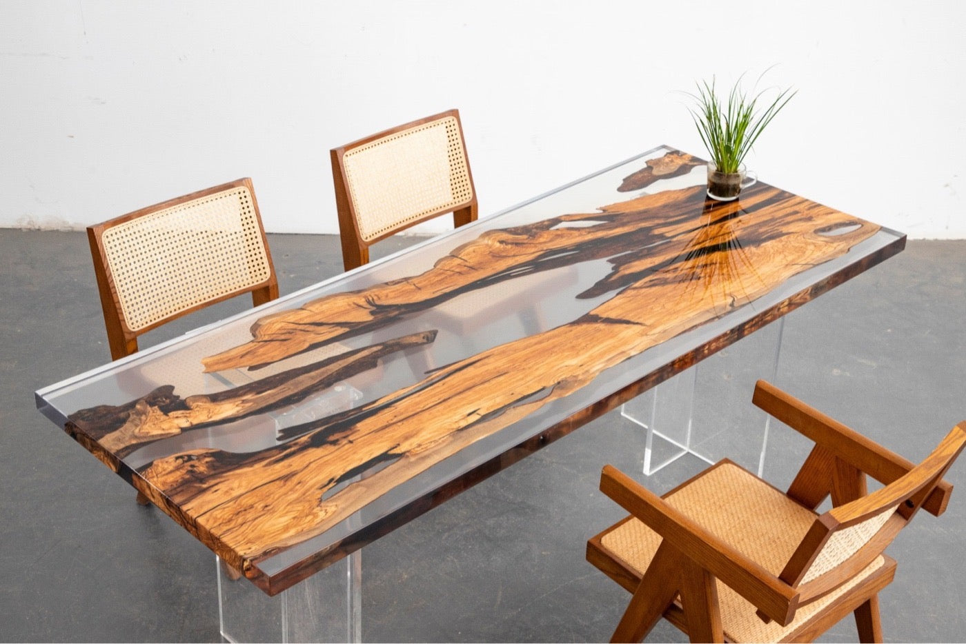 エポキシ樹脂リバーテーブル、エポキシ樹脂ライブエッジテーブル、オリーブエポキシテーブル