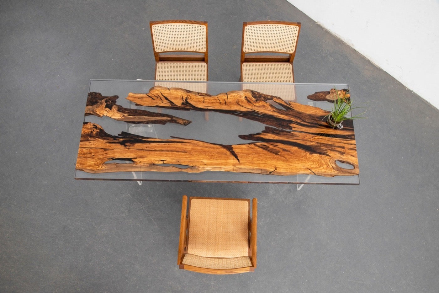 Mesas de rio de resina epóxi, mesa de borda viva de resina epóxi, mesa de epóxi verde-oliva