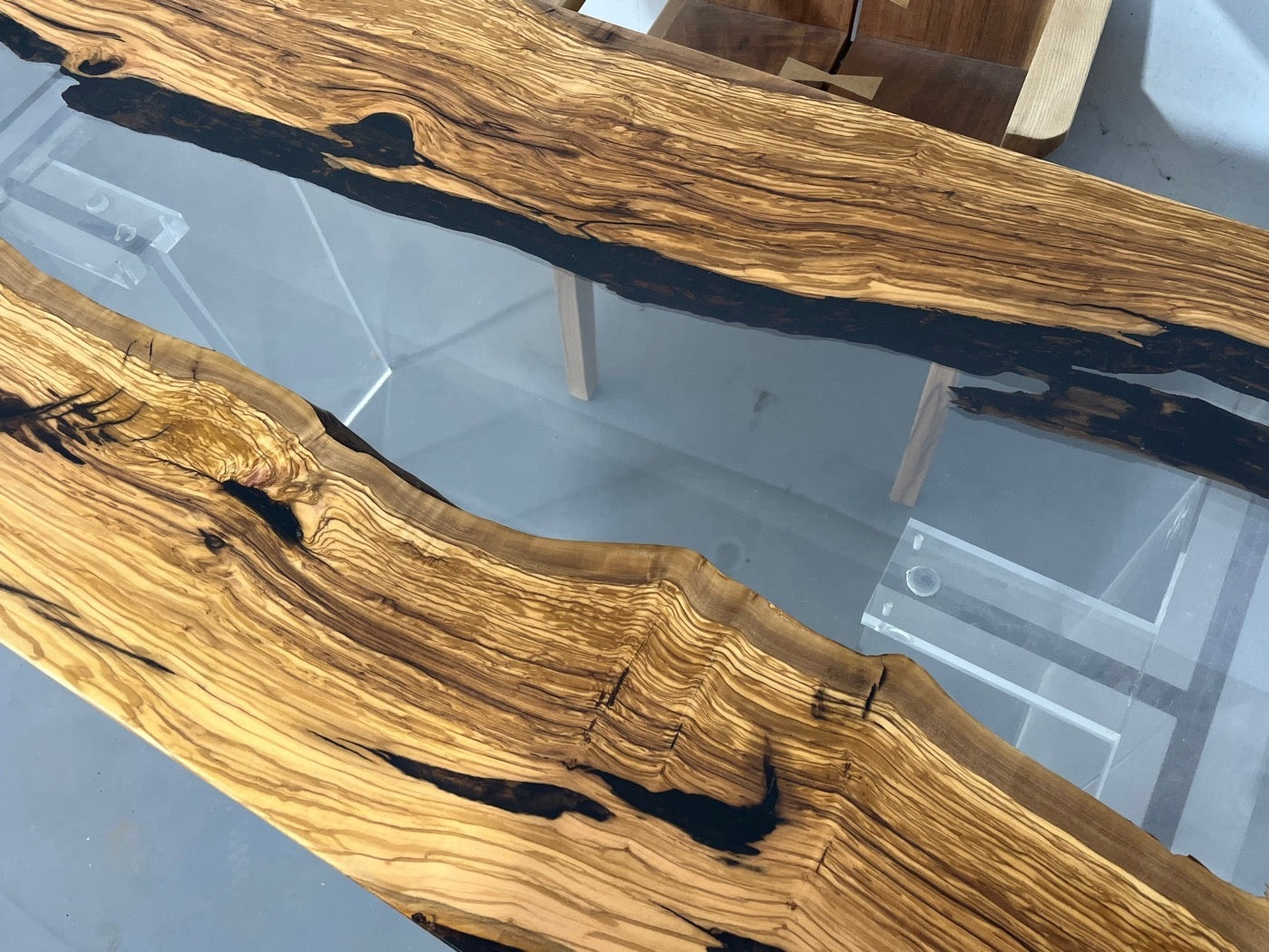 Oliven Epoxy Table, Olive Wood River Table, Poplar Epoxy Table