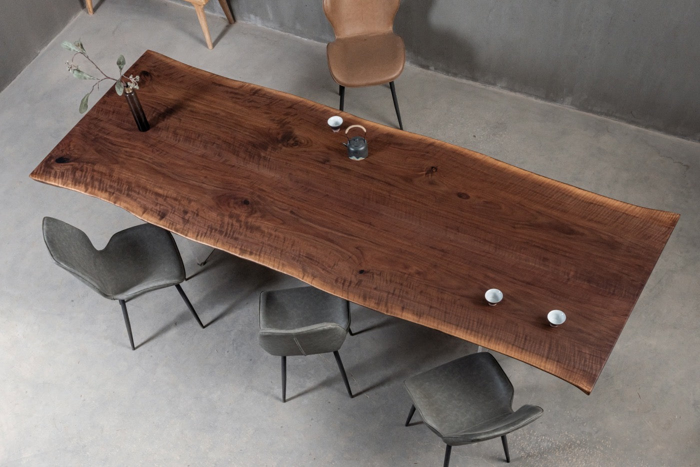 Mesa de jantar em laje de madeira, laje de nogueira preta americana, borda viva em laje de madeira
