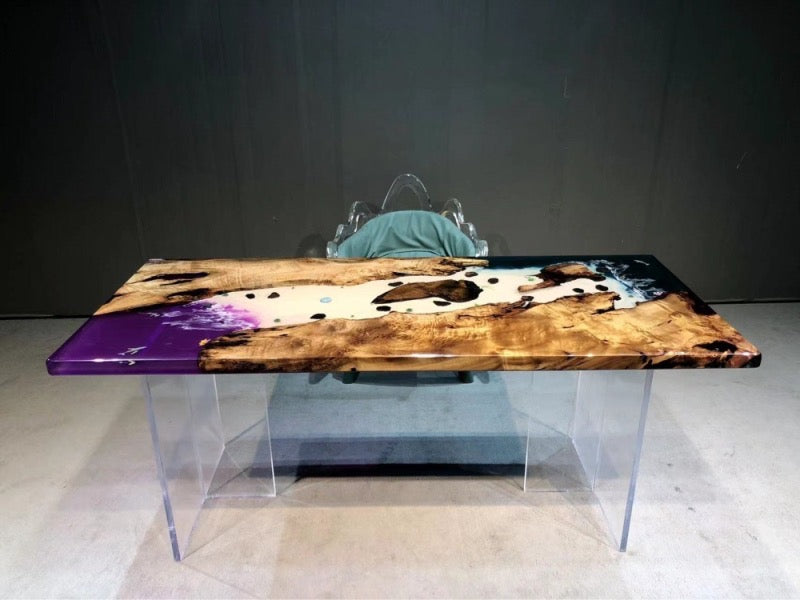 Lila epoxihartsbord, massivt kamferträ gjort, specialtillverkat bord