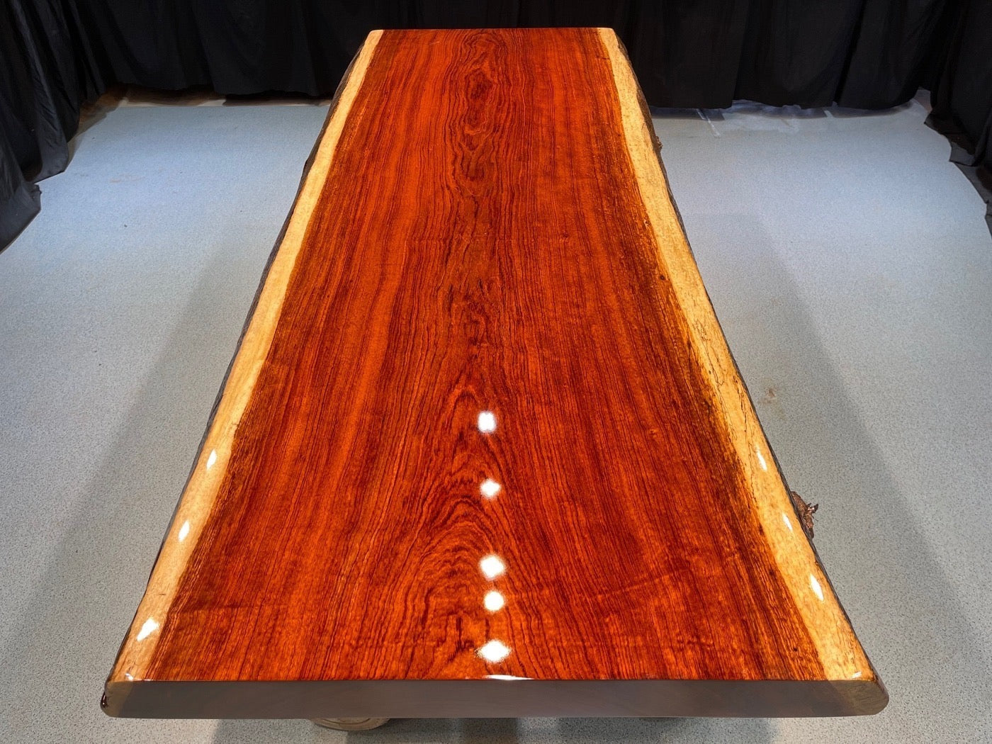 Tavolo da pranzo in legno Bubinga, tavolo da pranzo Live Edge