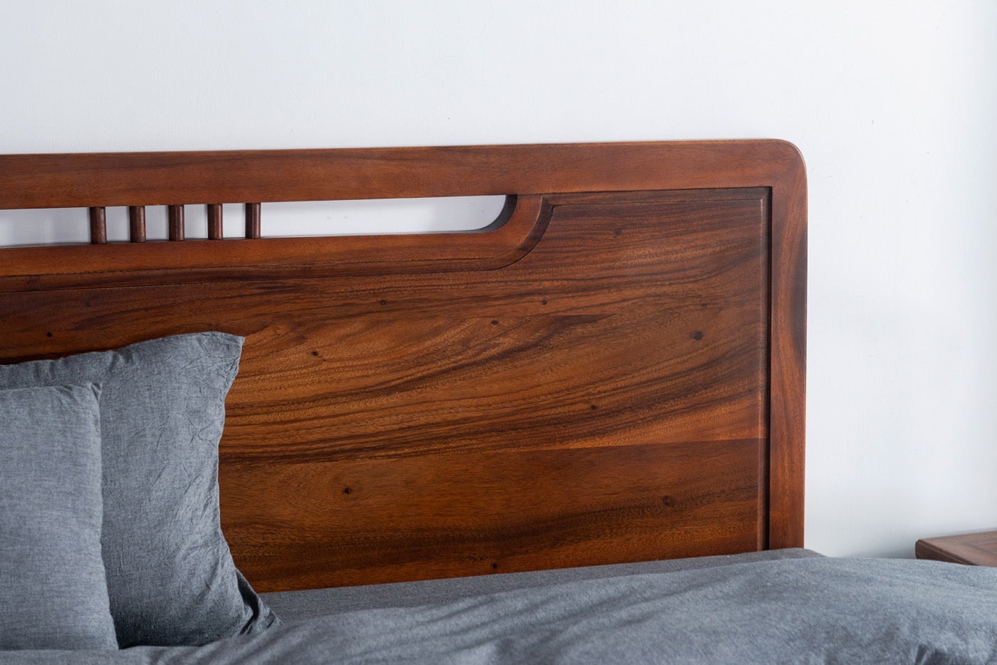 هيكل سرير من خشب الجوز SA الصلب، وإطار سرير من خشب الجوز