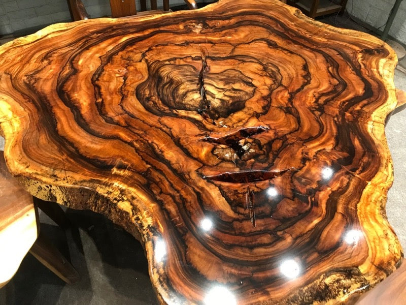 live edge wood round Beli noir wood dining table