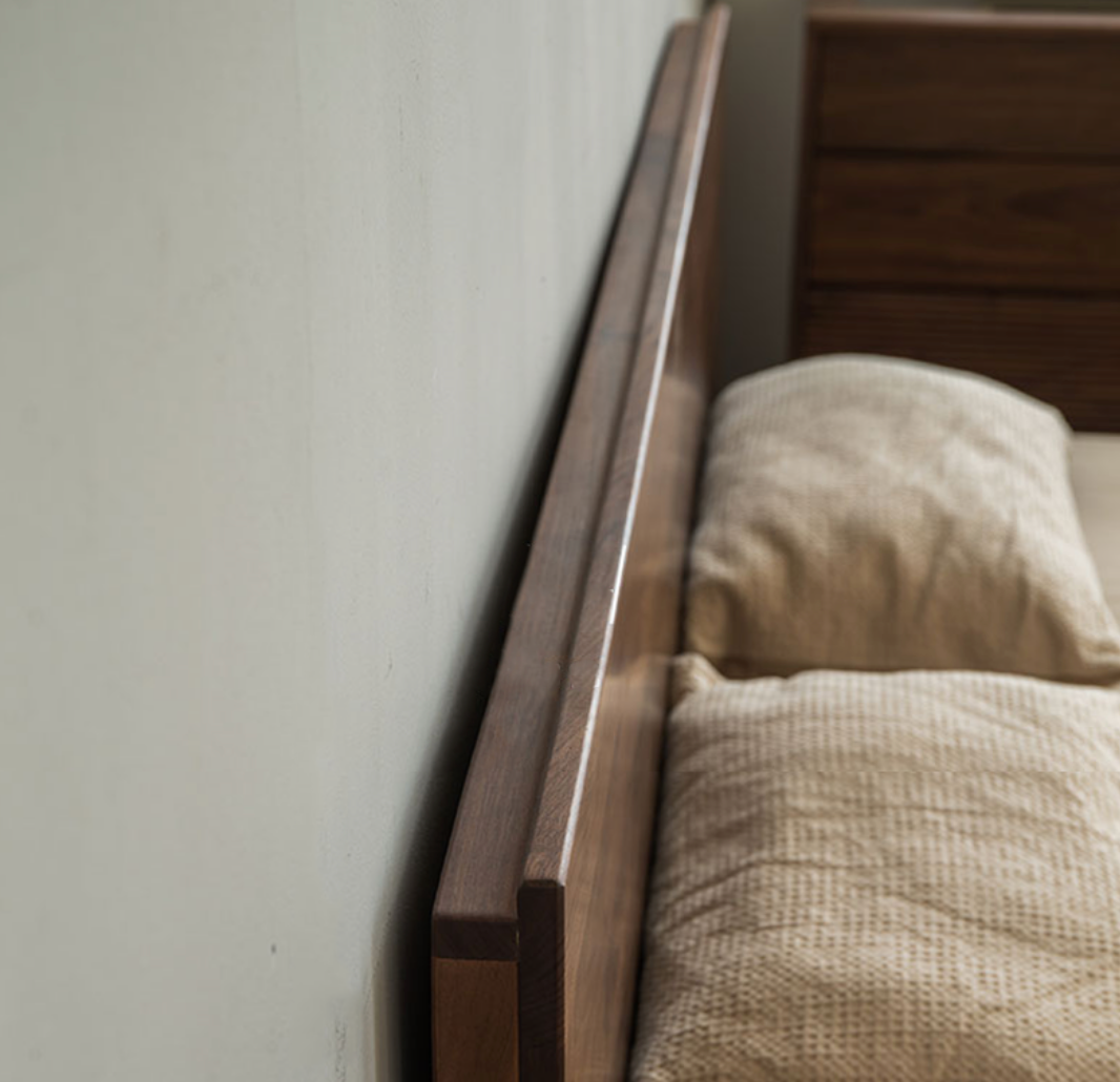 Cama de plataforma de tatami de madeira de nogueira preta Japandi, cama baixa de madeira de nogueira plana