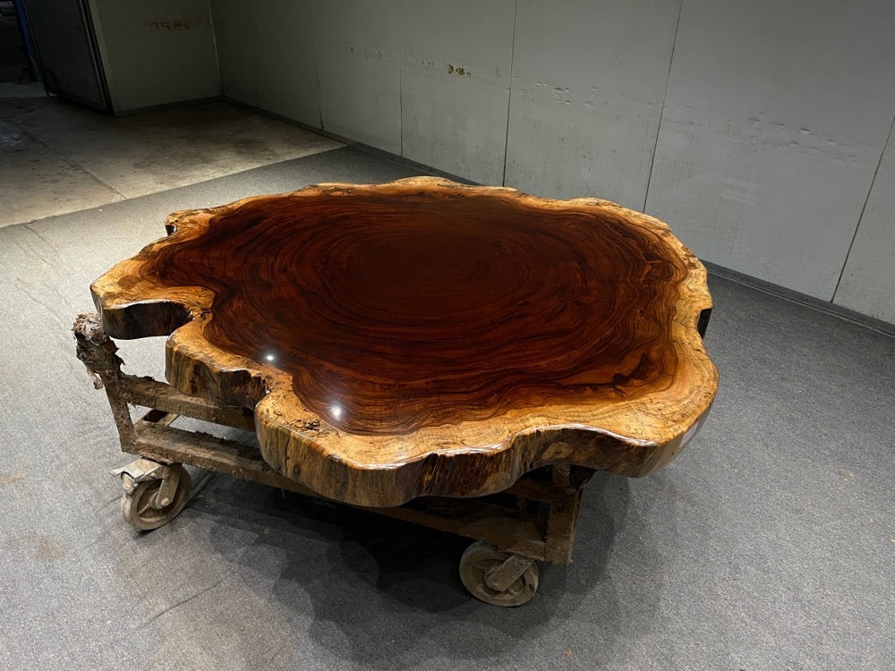live edge round coffee table, live edge round dining table, live edge dining table round - SlabstudioHongKong