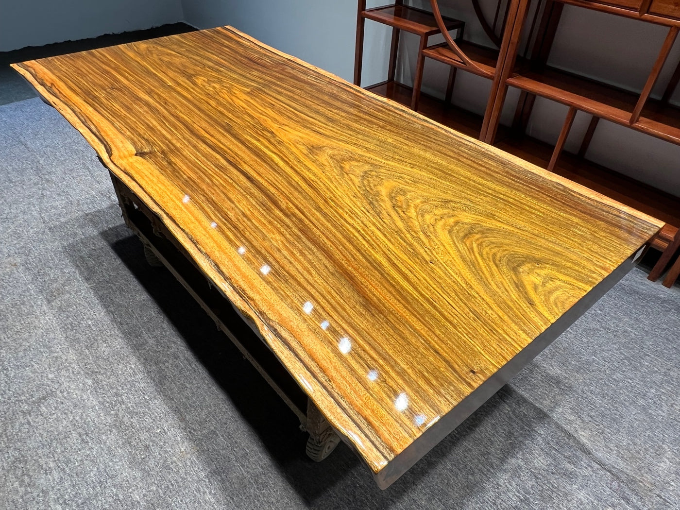 <tc>Tali wood</tc> Holzplattentisch, Afrika-Holzplattentisch rund, Plattentisch C-Kanal