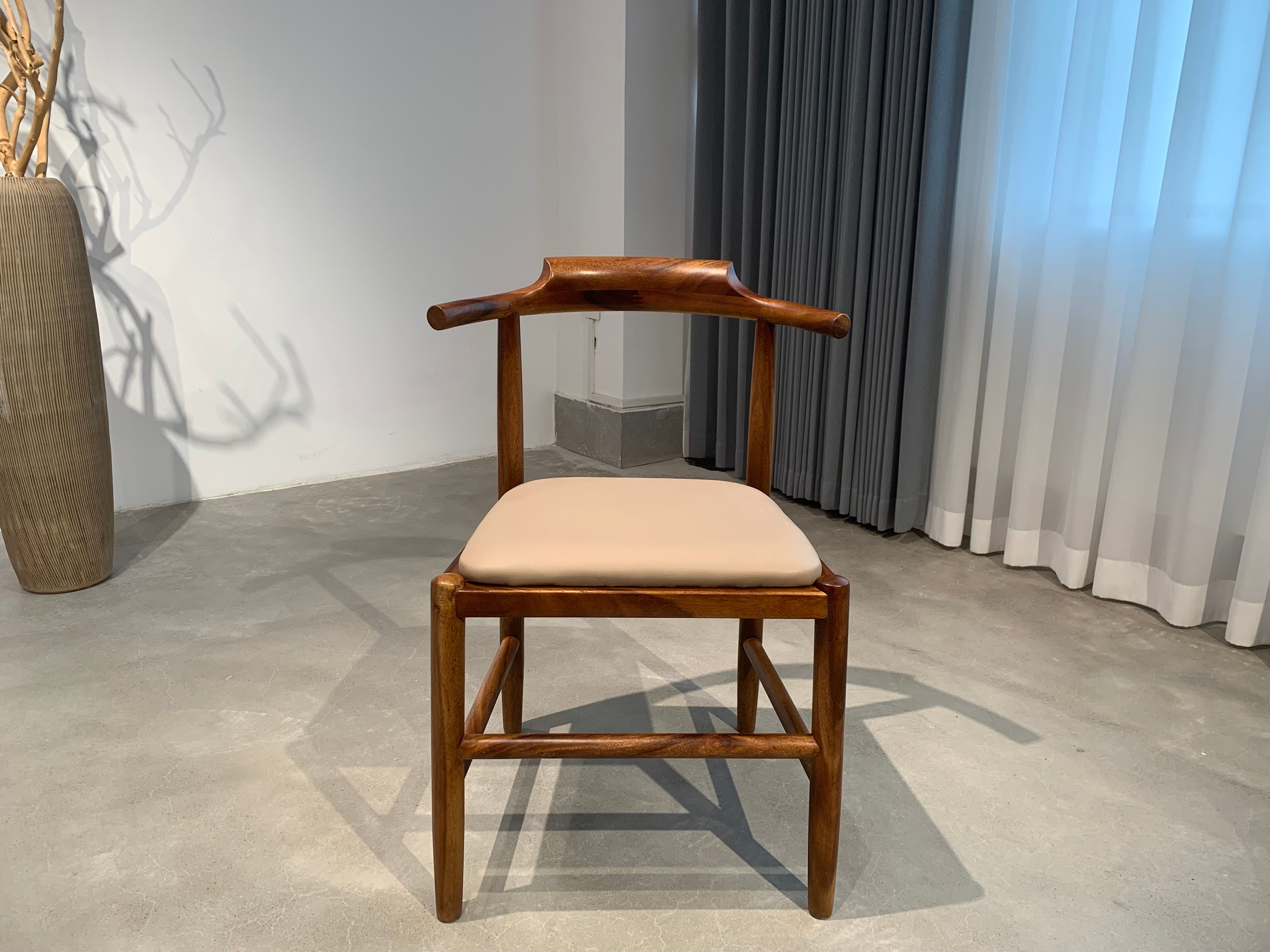 chaise en bois, chaise de salle à manger, bois massif, chaise en noyer