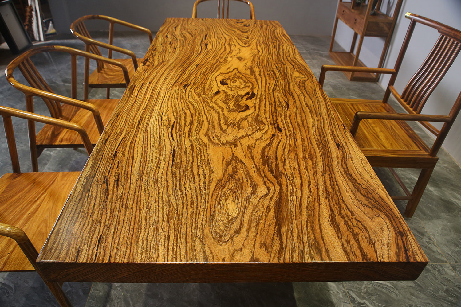 <tc>Zingana wood</tc> mesa, mesa de laje de borda viva, mesa de jantar de laje, mesa de café de laje de madeira