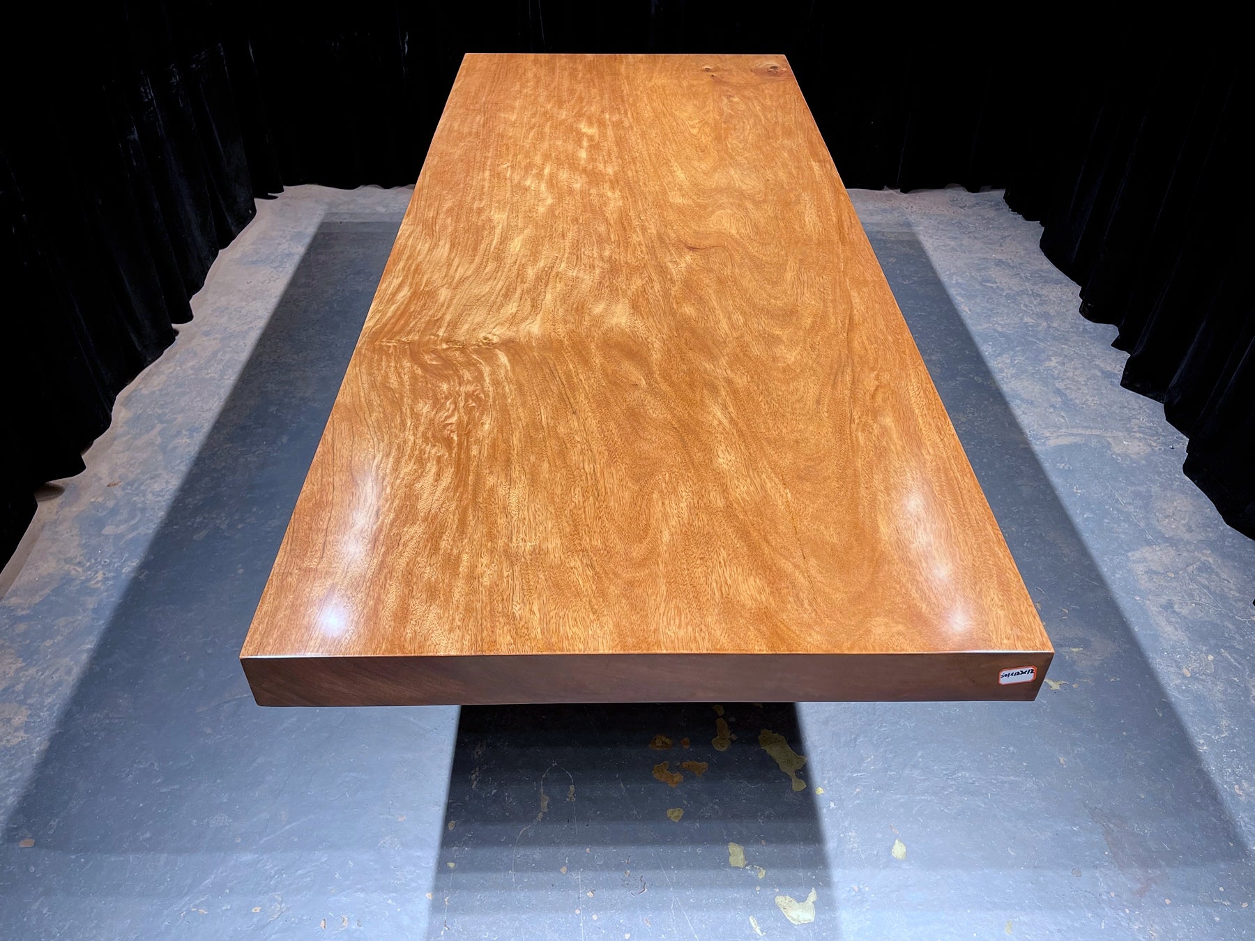 Terminalia Catappa träplatta för bänkskiva eller bord, ugnstorkad platta, Live Edge-bord