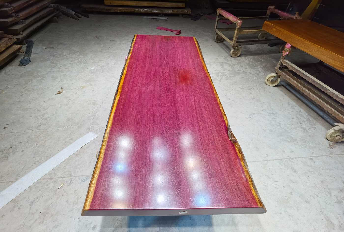 Tavolo da pranzo in lastra di legno Purpleheart, piano del tavolo in lastra di legno Purpleheart