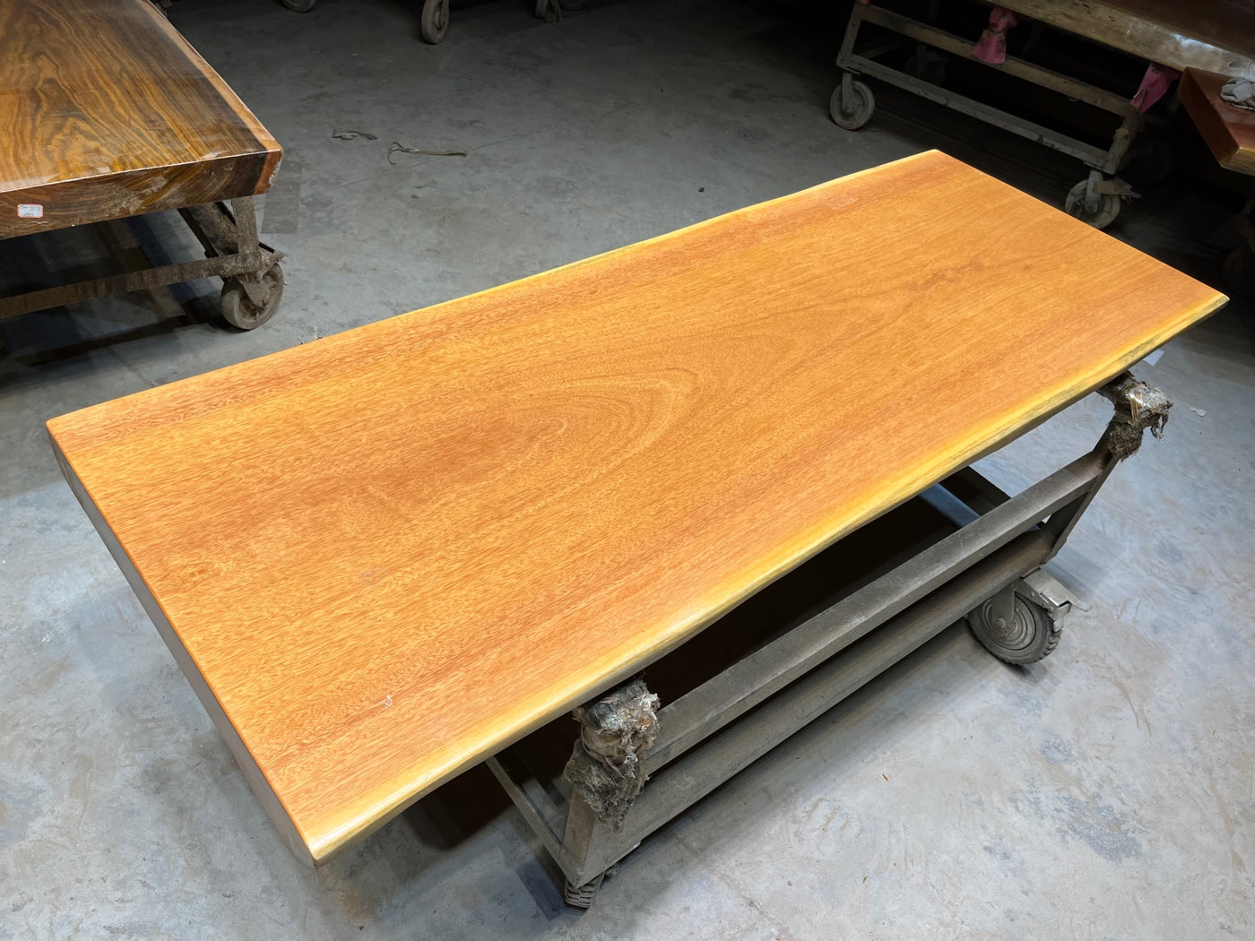 African Wood pladebord og stole, Tali wood Levende kant træplader borde