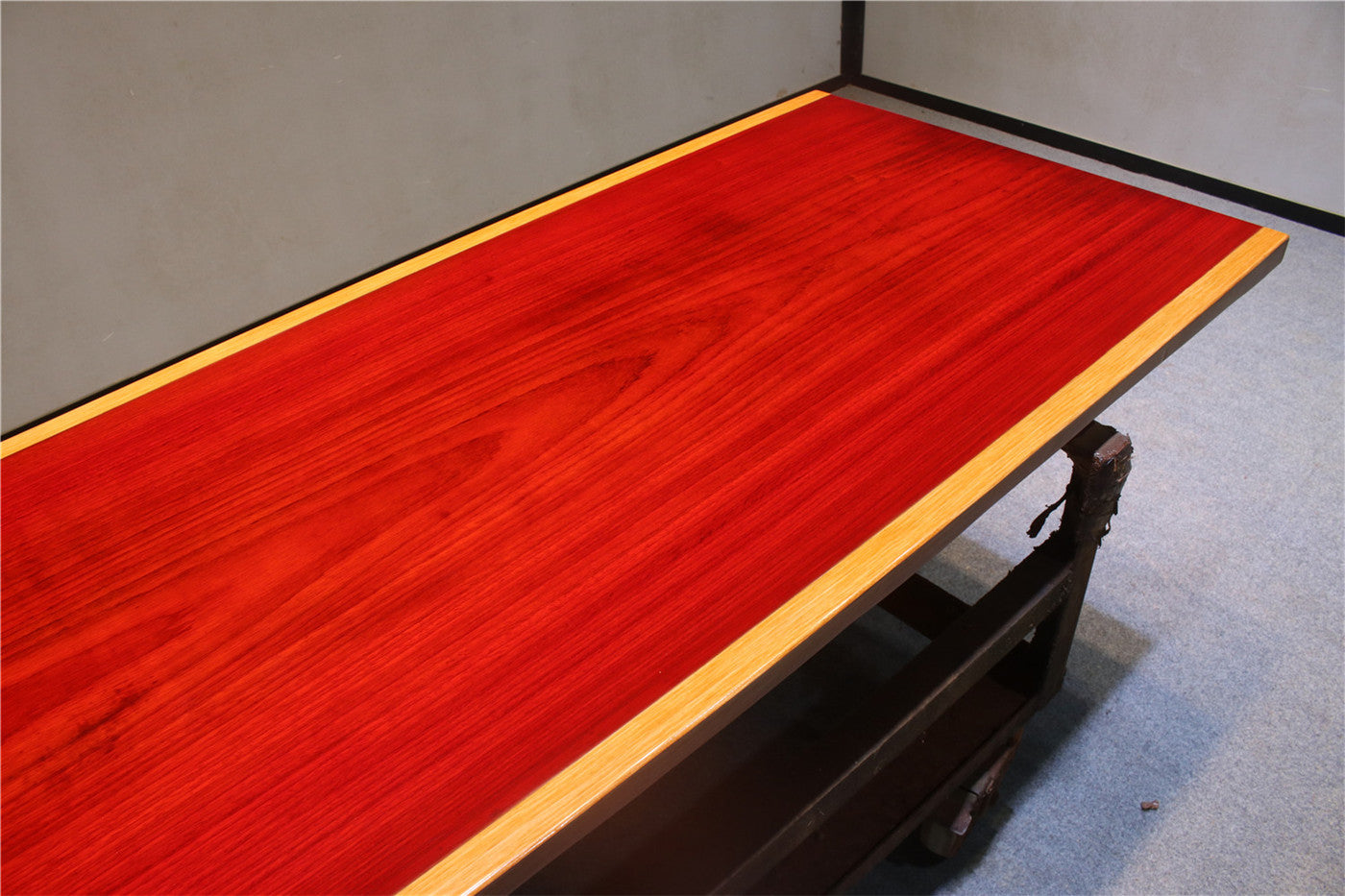 Tavolo originale colore rosso, <tc>Padauk</tc> tavolo in legno, <tc>Padauk</tc> tavolo da pranzo