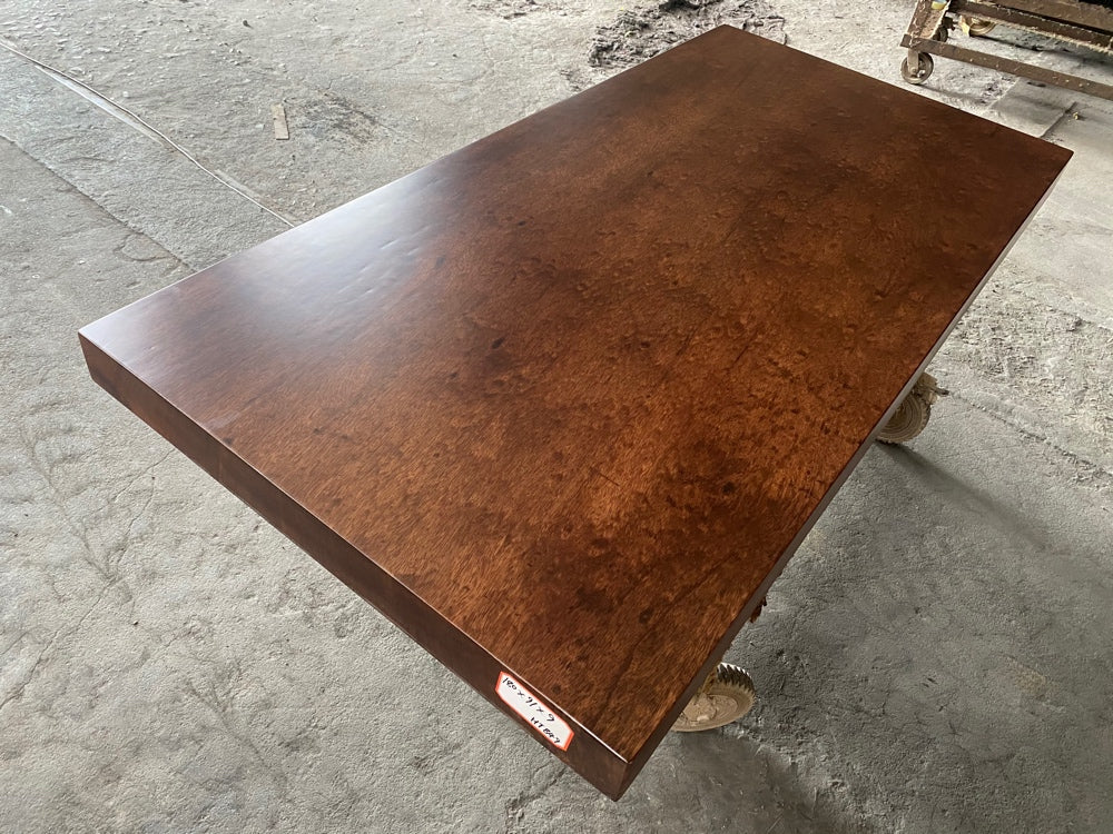 Mesa de losa de nogal marrón, mesa de losa epoxi, mesa de losa de madera de borde vivo