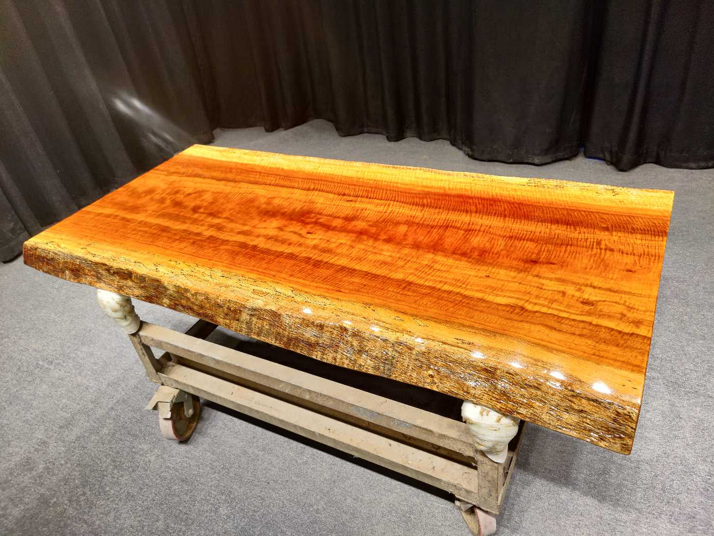 table en dalle de cèdre, dalle de dessus de table en granit, table basse en dalle <tc>Rhodesian Copal wood</tc>