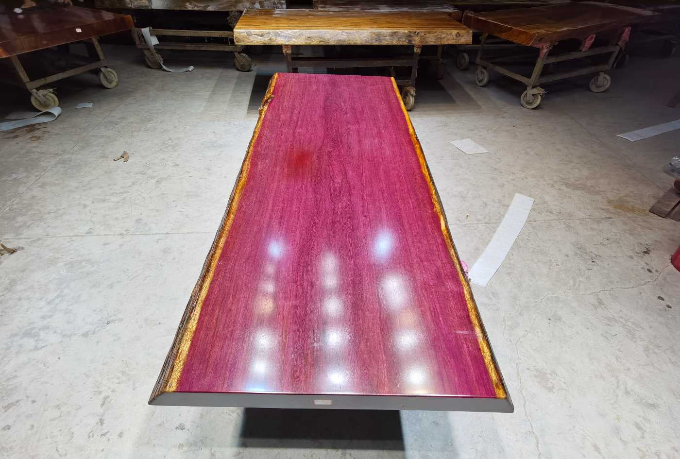 Tavolo da pranzo in lastra di legno Purpleheart, piano del tavolo in lastra di legno Purpleheart