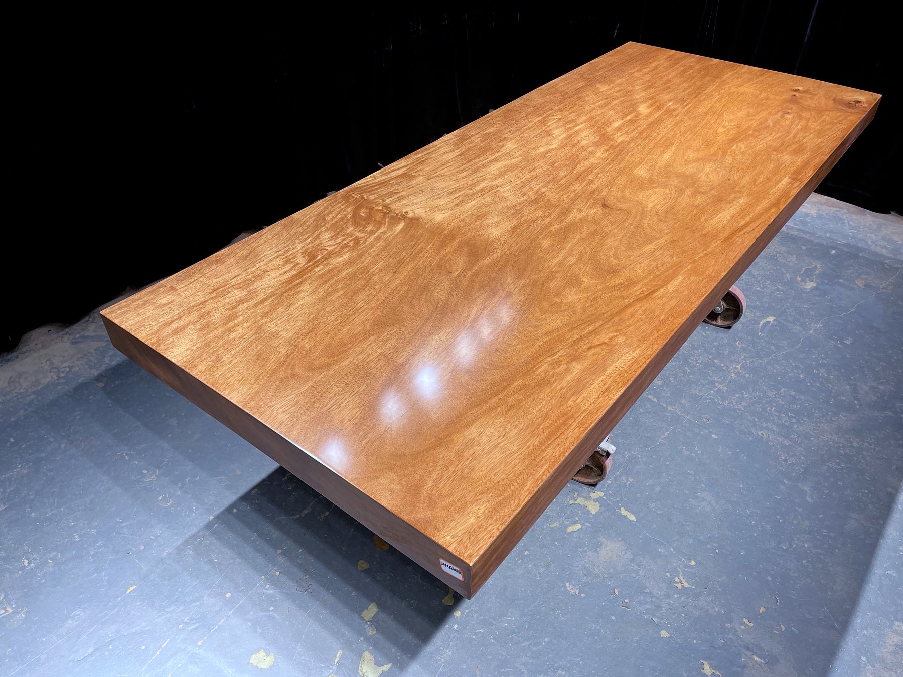 Terminalia Catappa träplatta för bänkskiva eller bord, ugnstorkad platta, Live Edge-bord