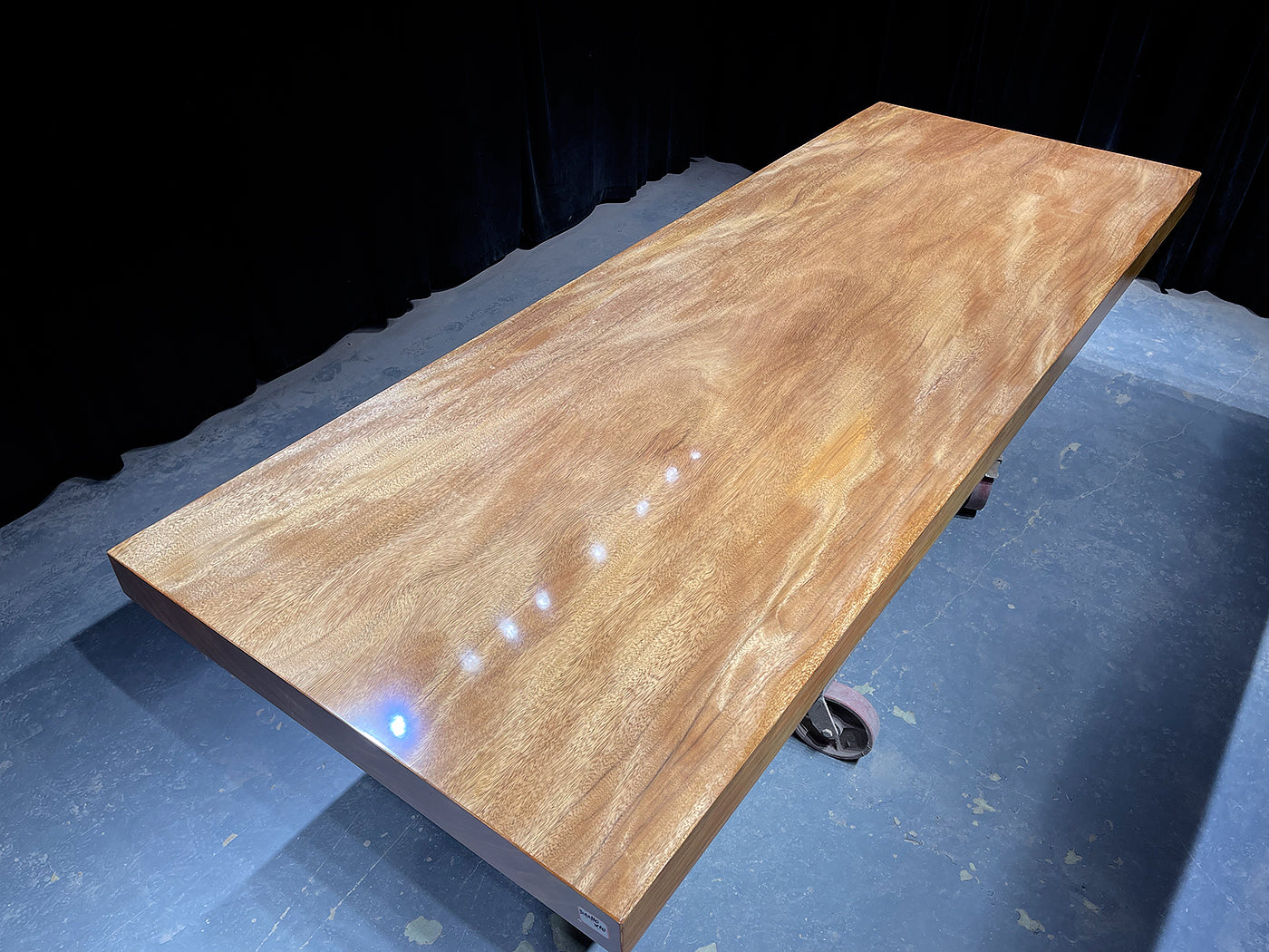 Natürliche Terminalia-Holzplatten-Tischplatte mit Live-Kante