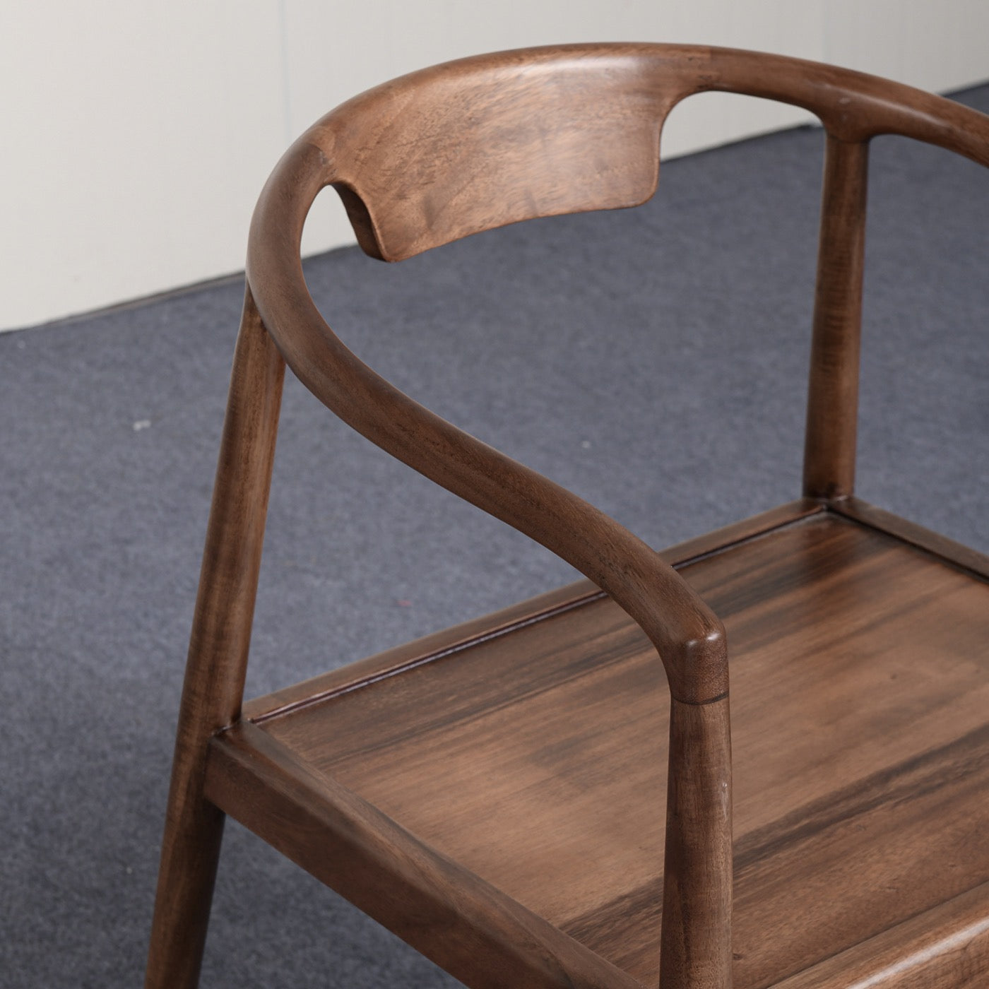 Læderstol, valnødstol, stol i massivt træ, sidestol, træstol, skrivebordsstol