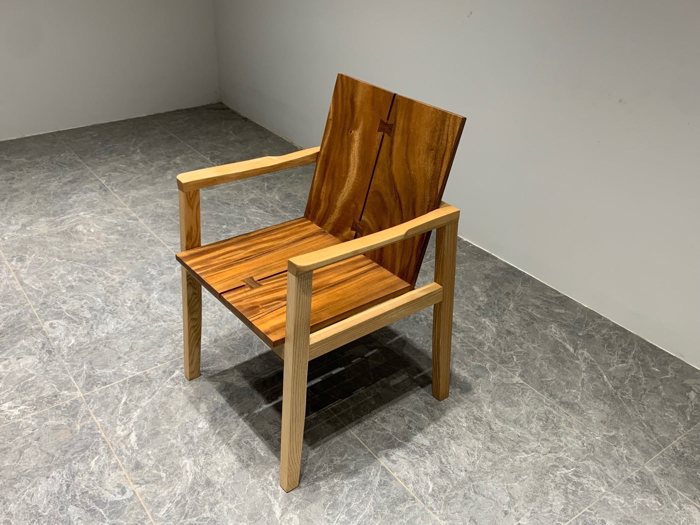 Chaise Adirondack du Michigan, chaise en noyer à dossier haut, chaise latérale arrière, chaise en bois