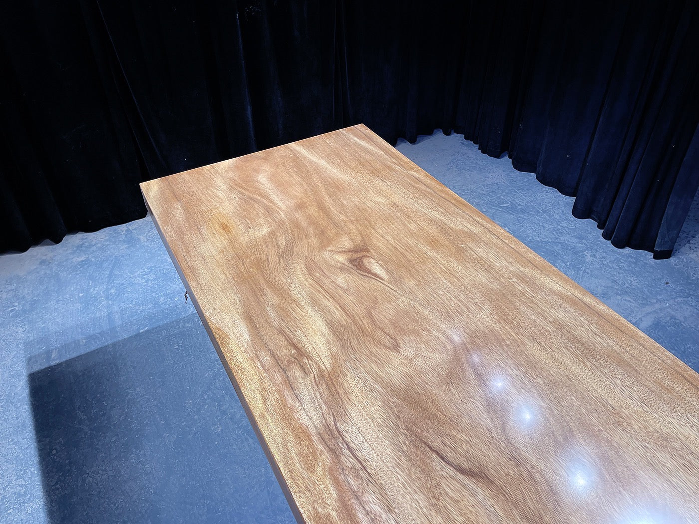 Live Rand Plack Dësch, Live Edge Wood Natural Slab Epoxy Resin Table Top