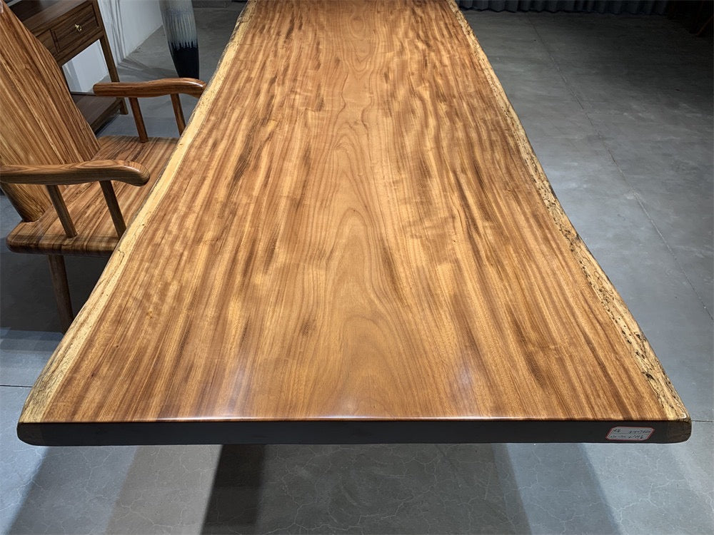 طاولة خشبية مخصصة، طاولة لوح خشبي من Living Edge Beli noir، سطح طاولة طعام
