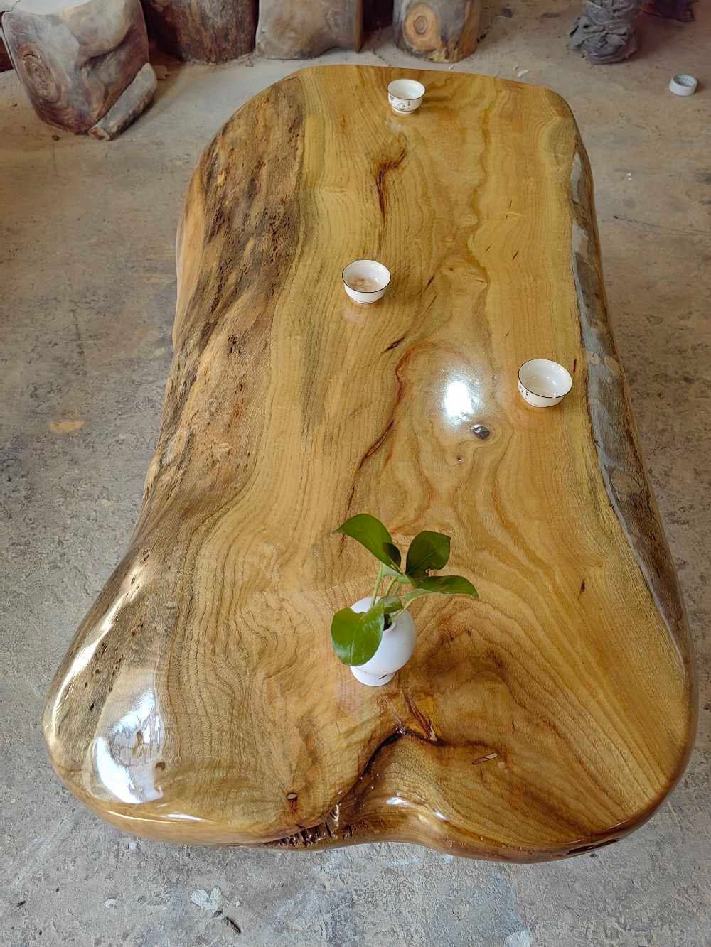 Couchtisch, Couchtisch aus Holz, Tisch für den Außenbereich, Strandkorb aus Walnussholz