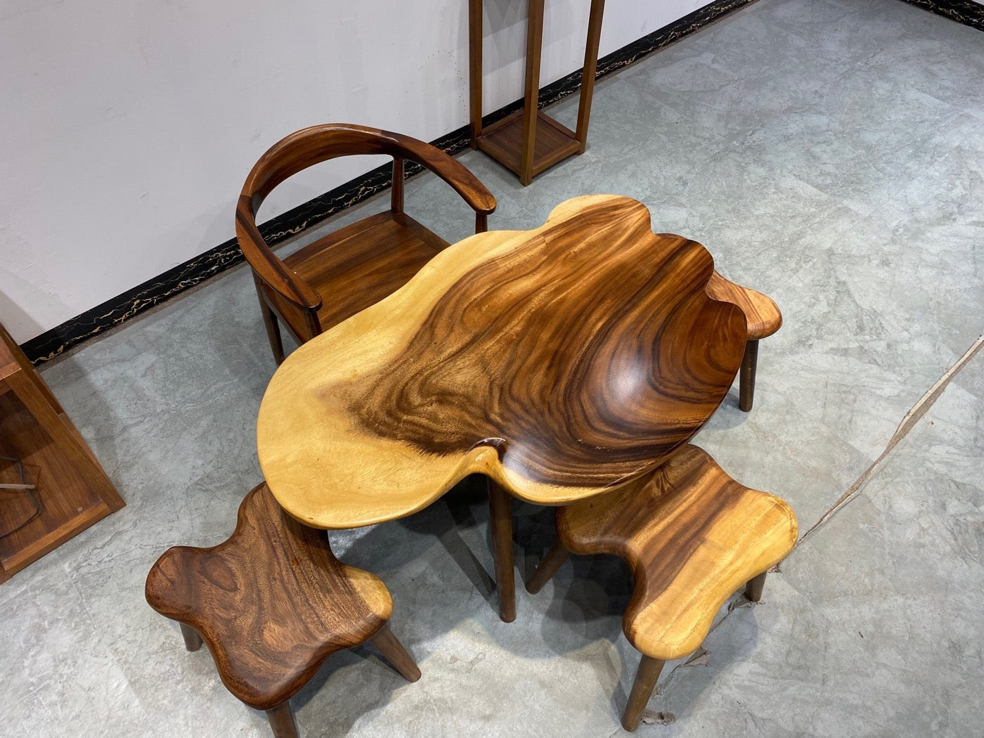 tavolino portaoggetti, tavolino in legno a forma di nuvola, tavolino rustico, tavolini unici