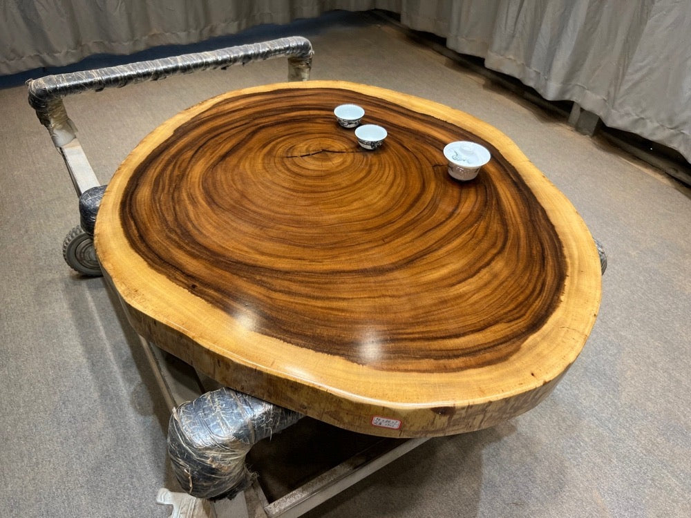 mesa de comedor redonda con borde vivo, mesa de centro dorada, mesa de centro de madera